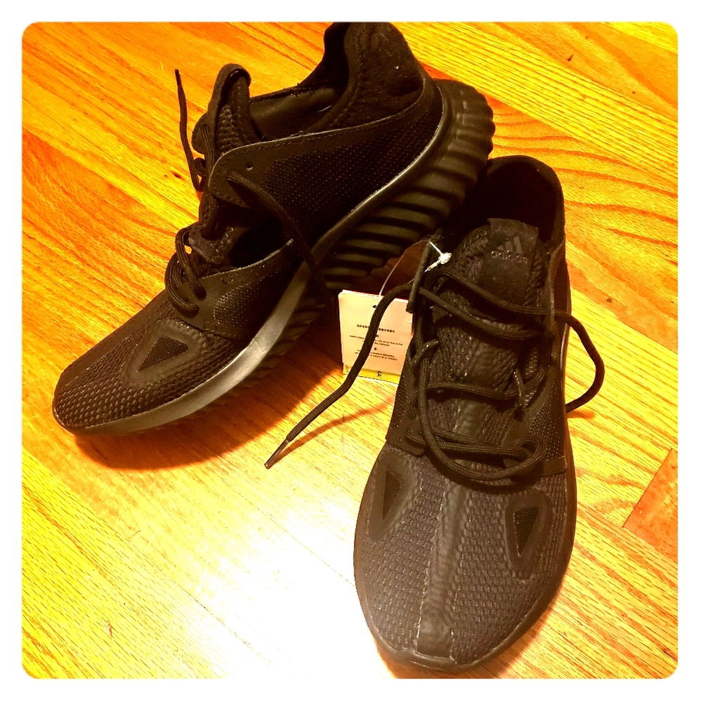 New Adidas Bounce, sz 9M